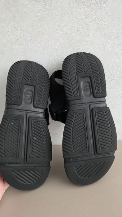 Продам сандалии для мальчика