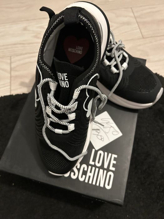 Adidasi dama Love Moschino
