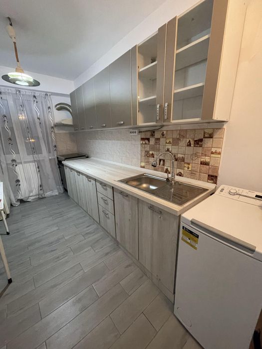 Inchiriez apartament 2 camere decomandat