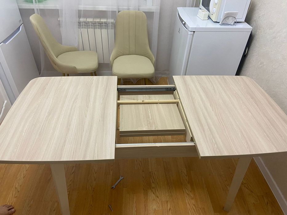 Продам кухонный стол