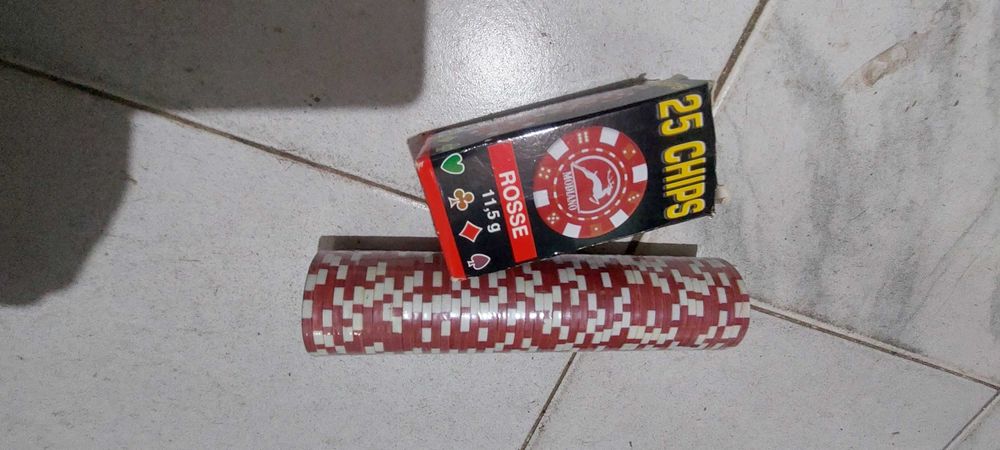 покер чипове комплекти