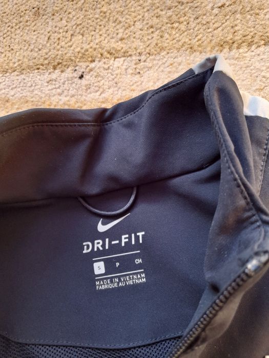 Nike dri fit мъжко горнище S размер.