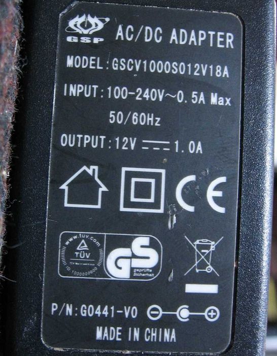 Три броя зарядни адаптери 5 волта 12 волта