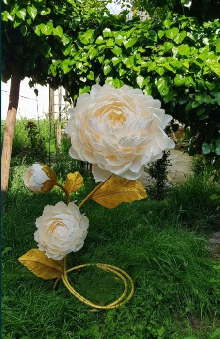 Flori gigant din hârtie