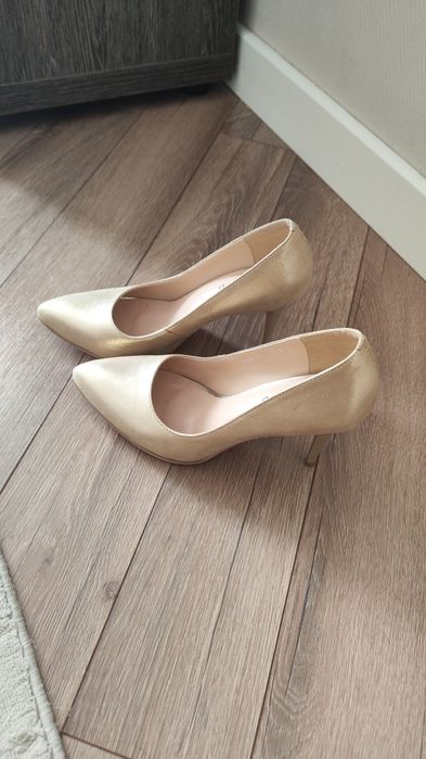 Туфли золотые  38 размер