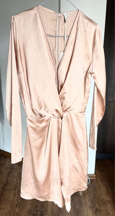 Нова рокля NLY Trend