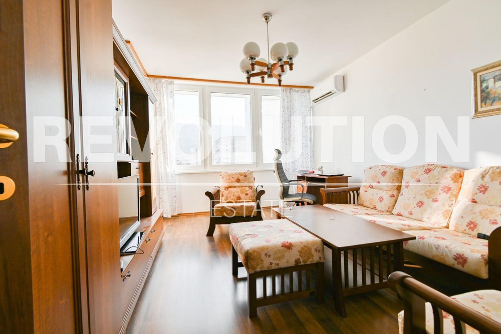 Дава се под наем Двустаен апартамент в София, Бъкстон - 61 кв.м за 511 € - Снимка #1