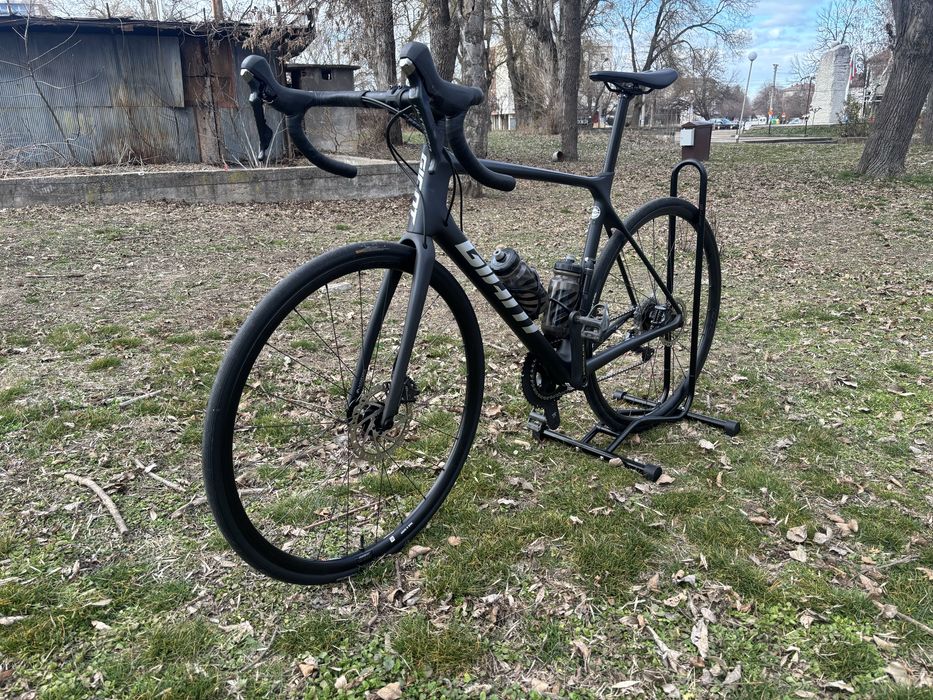 Карбонов шосеен велосипед Giant TCR