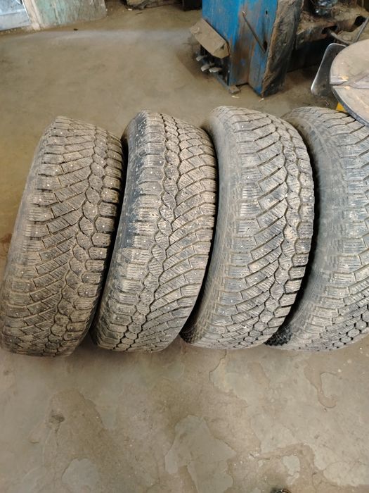 Продам комплект резины 215 /70 р16