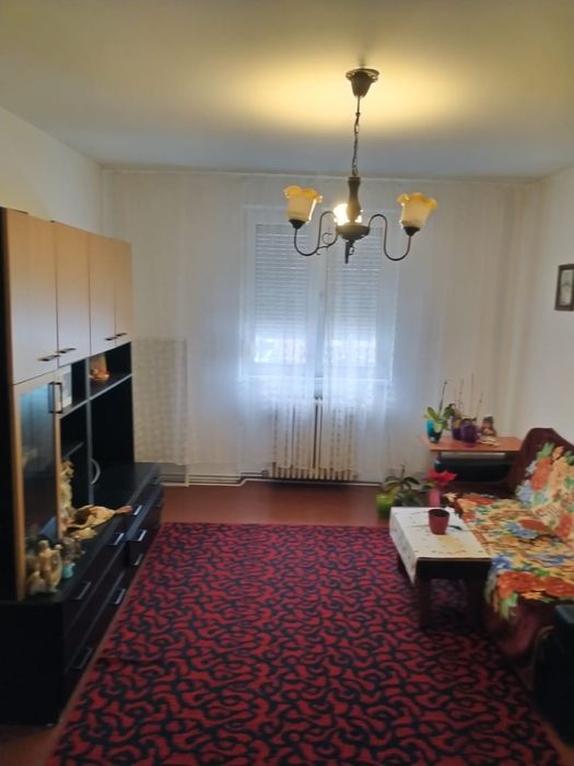 Vand apartament trei camere