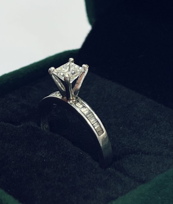 Пръстен бяло злато и бирилянти