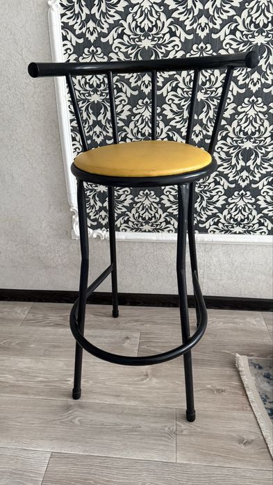 Продается барная стойка и 3 стула