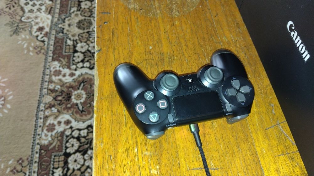 PlayStation 4 с контролер
