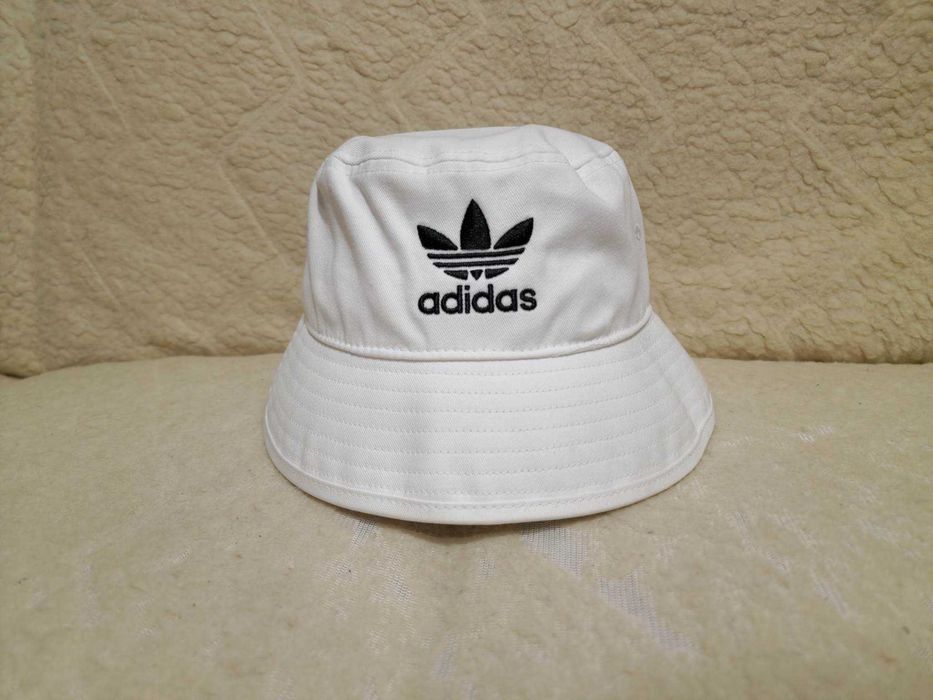 Нова Оригинална шапка идиотка Adidas с периферия