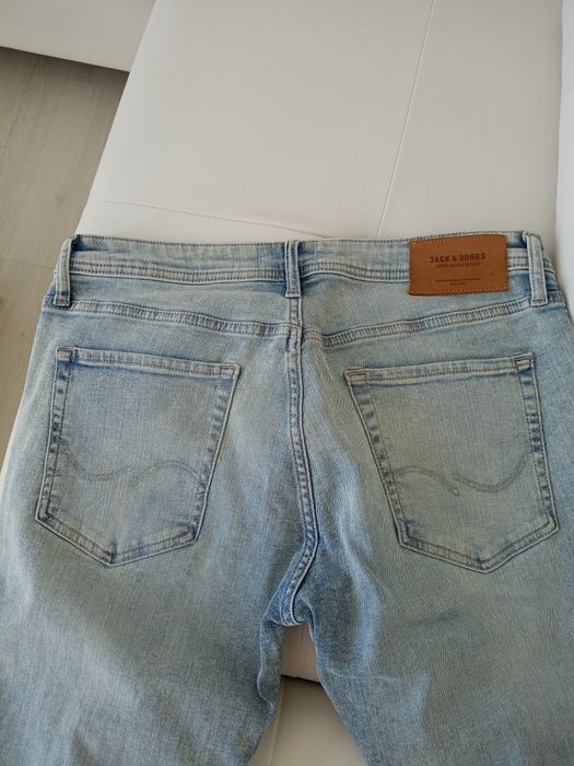 Vand blugi bărbătești Jack& Jones,produs de calitate superioara,in sta