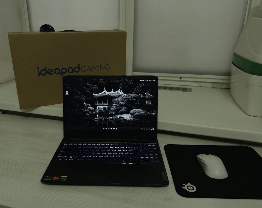 Продаю игровой ноутбук Lenovo IdeaPad Gaming 3 + мышь + коврик