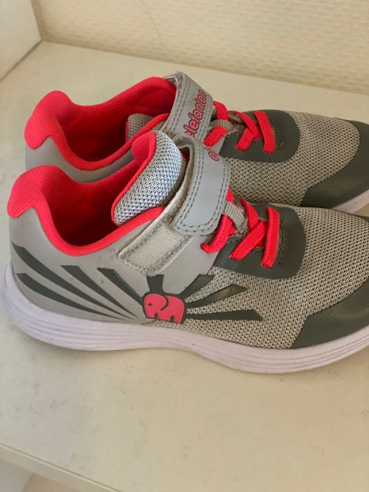 Продам кроссовки  для девочек и мальчиков