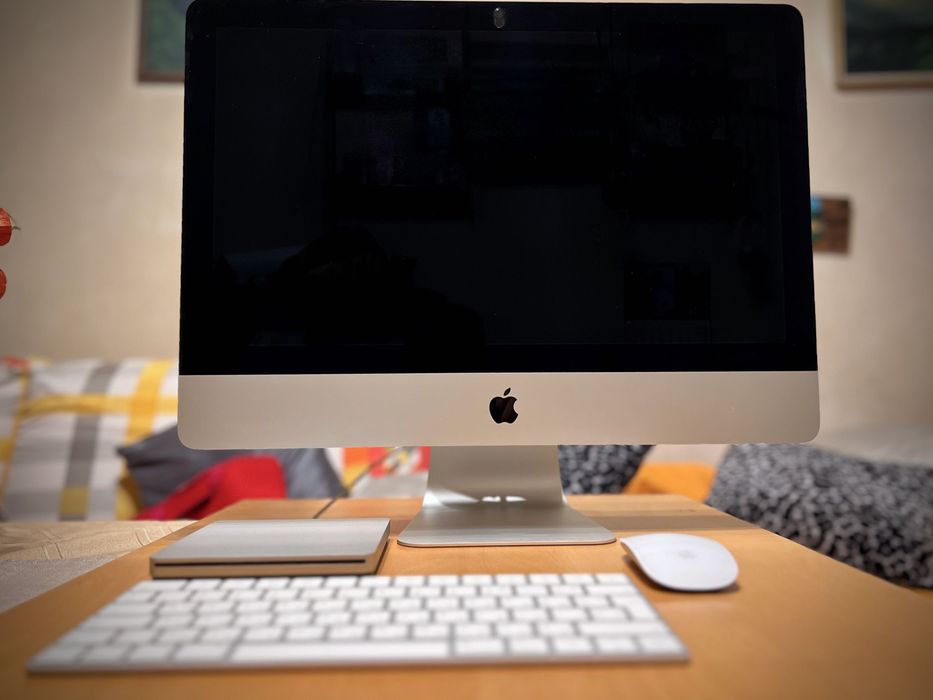 iMac (Retina 4K, 21.5-инчов, 2017)+Apple USB SuperDrive