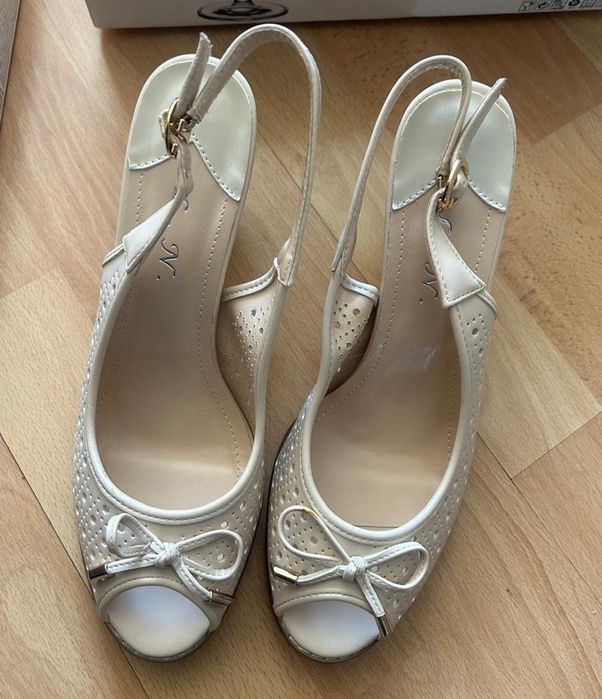 Босоножки женские