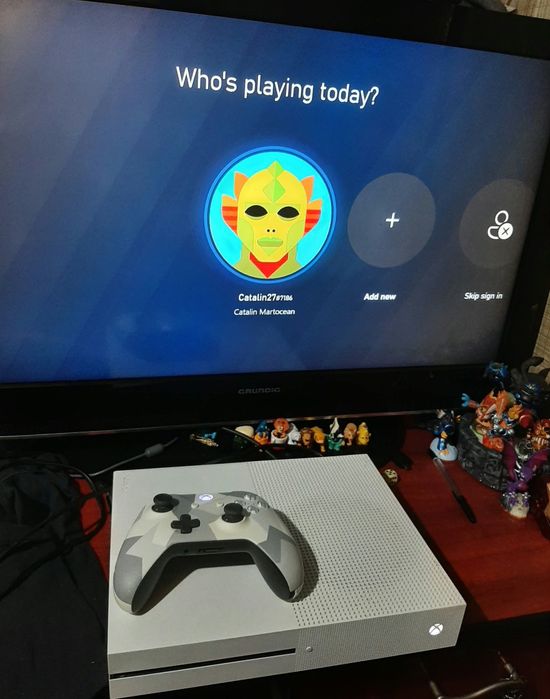Vând Xbox One s complet în stare bună
