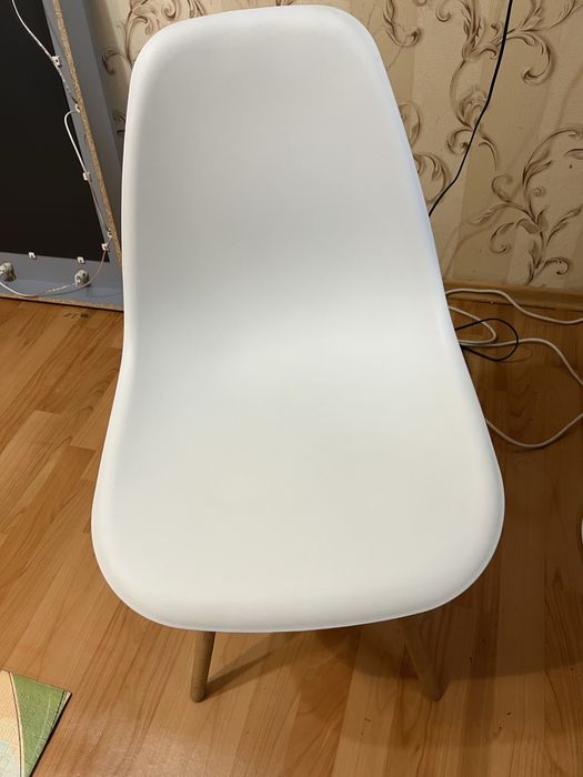 Продам белые стулья в идеальном состоянии