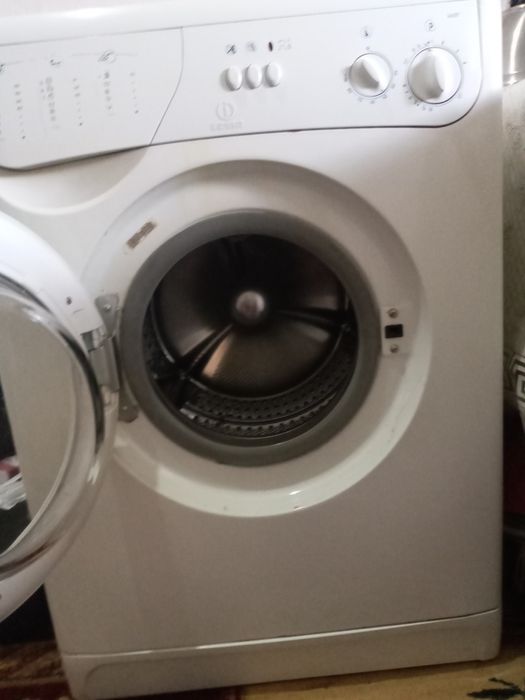 Indesit kir yuvish moshinasi 63T