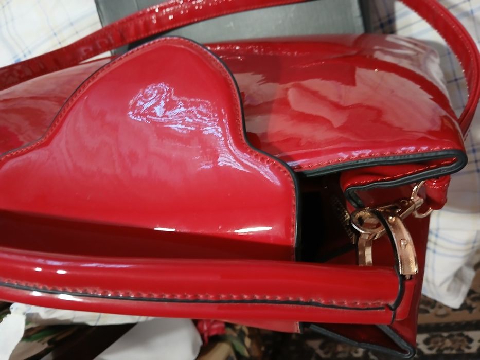 Poșetă elegantă roșie de lac