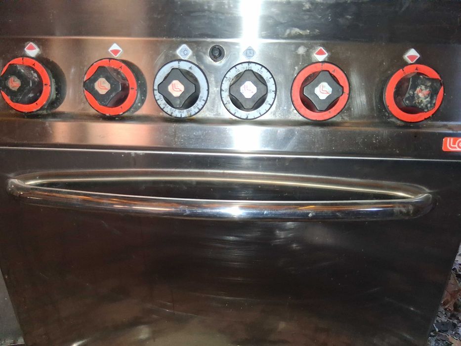 ПРОФЕСИОНАЛНА ПЕЧКА НА ГАЗ (фирна на газ + 4 котлона на газ )