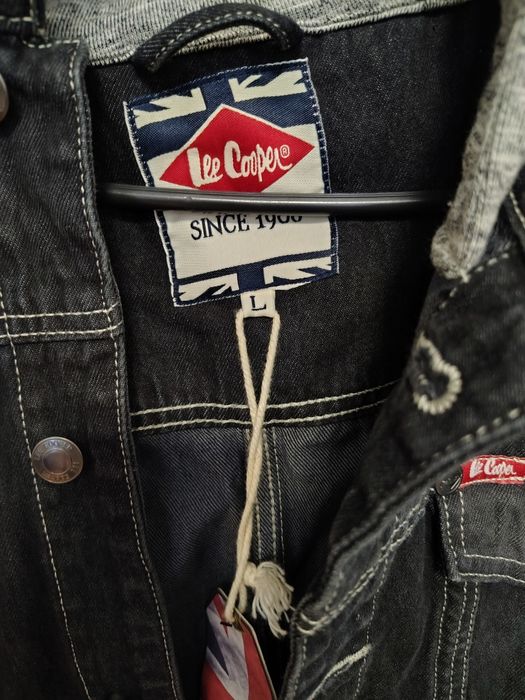 Vând geaca de blugi Lee Cooper