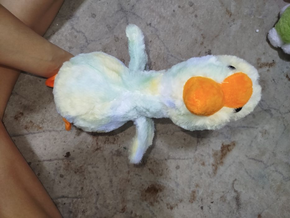 Мягкая плюшевая игрушка в виде утки,в наличии 2 штуки.