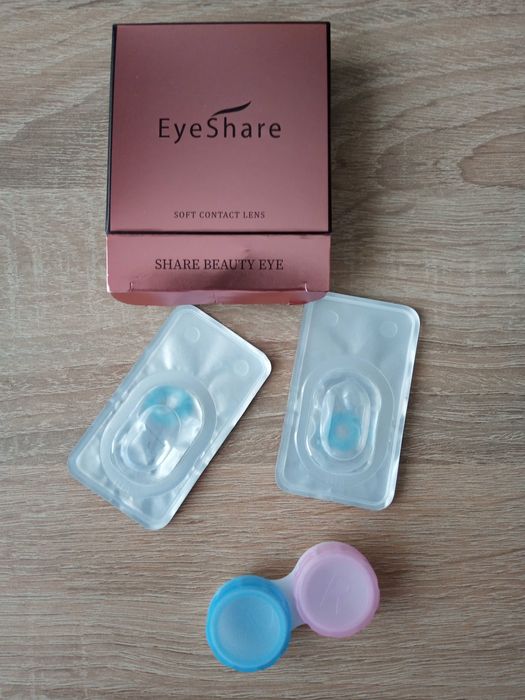 Цветни светлосини лещи