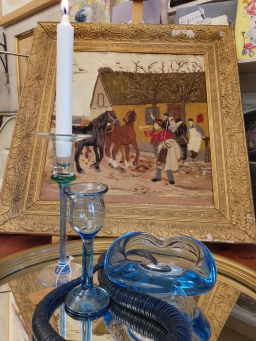 Стъклена симфония в синьо