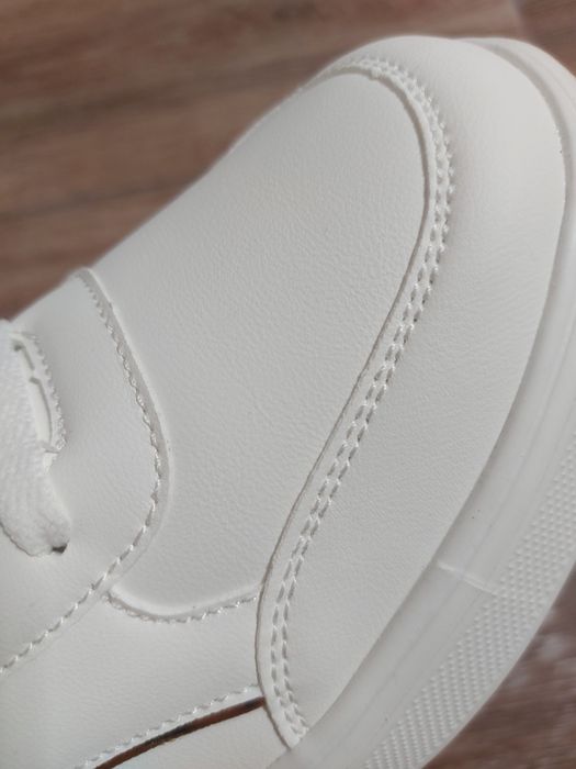 Кроссовки женские