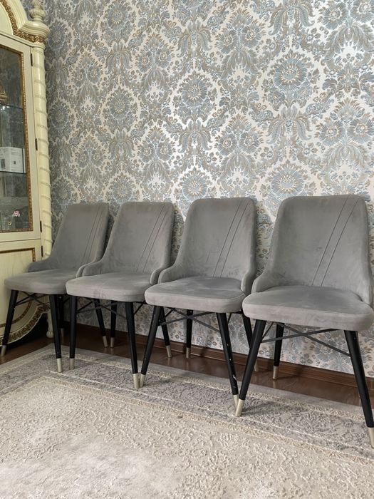 Раздвижной Стол с 4 стульями