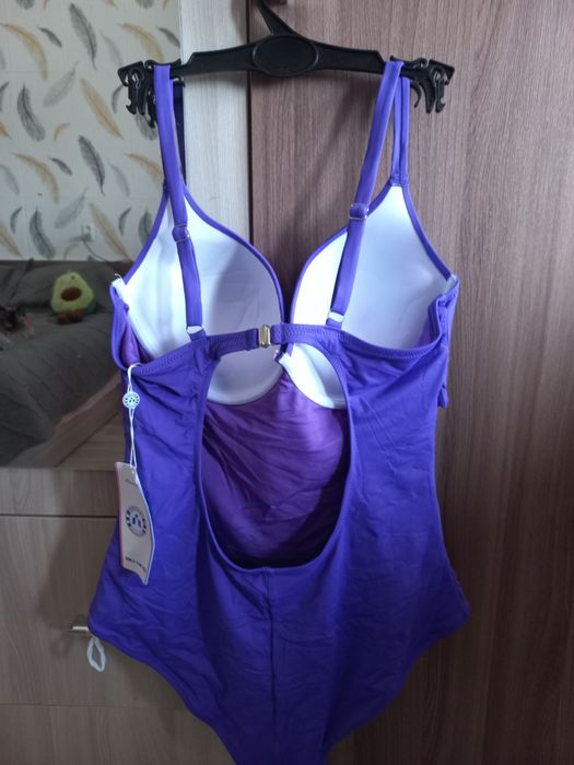 Продам  2 купальника слитных