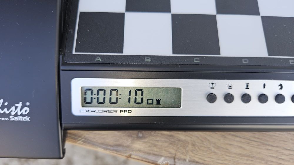 Șah electronic MEphisto Explorer Pro – Saitek – NOU