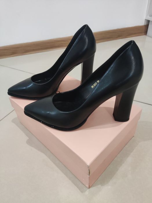 Туфли женские черные,