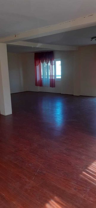 Vând casă cu teren pe str. Uzinei