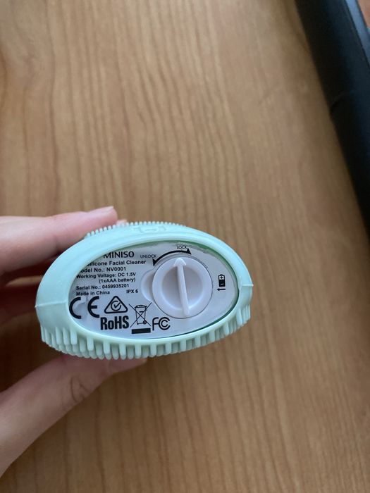 Щеточка для очищения лица