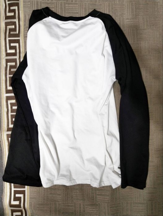 Лонгслив черно-белый