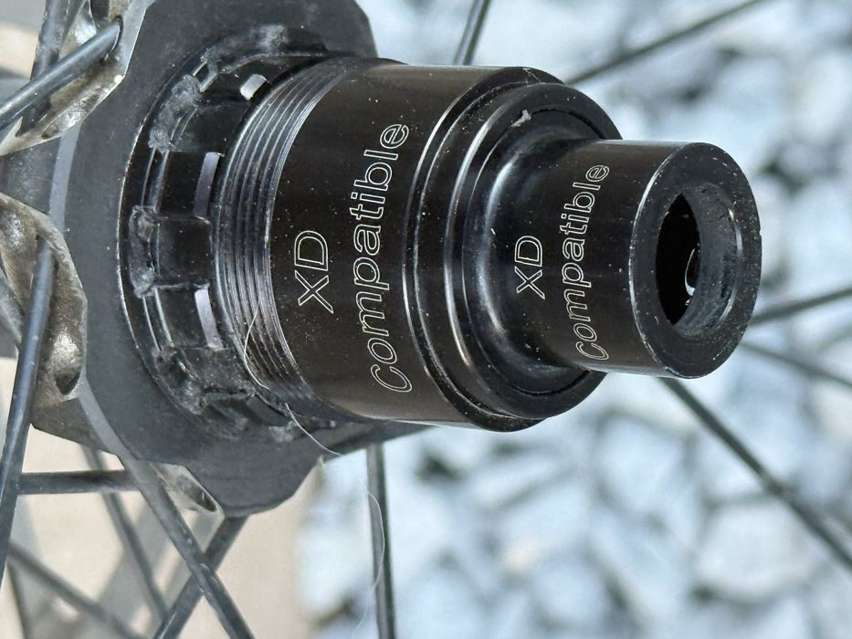 Vând roți carbon DT Swiss XRC 1200 Spline 29” – Butuci DT Swiss 240 – Stare foarte bună