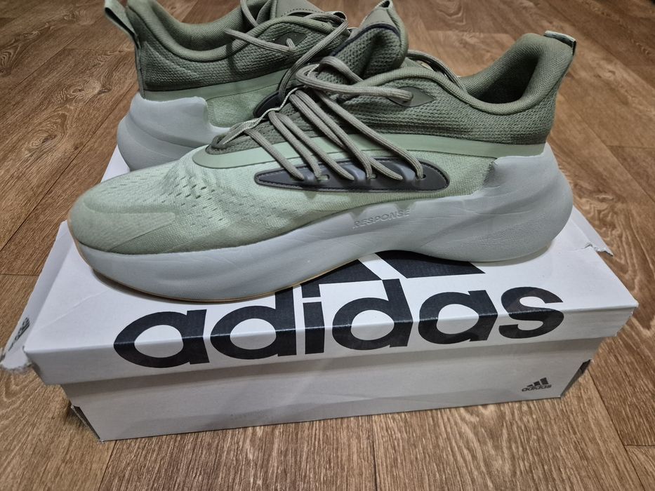 Кроссовки Adidas AlphaBoost V2