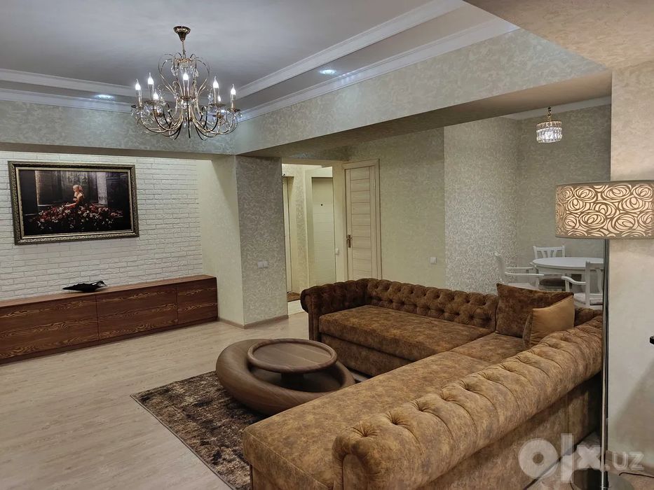 Сдаётся 2-комн метро Космонавтов, Цум, 70 м²