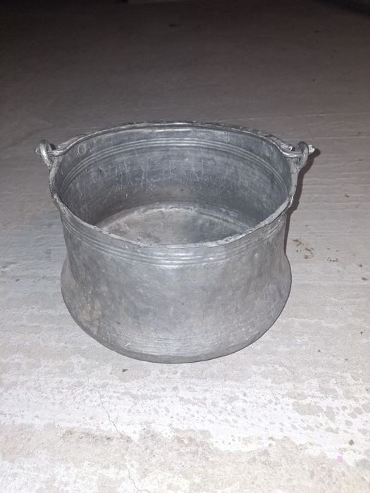 Продавам медни  котли.