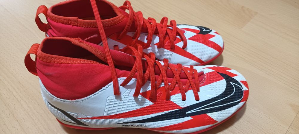 Детски футболни обувки