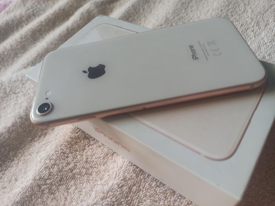 Продаётся iPhone 8