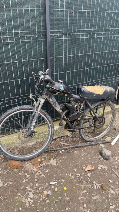 Vand bicicleta cu motor