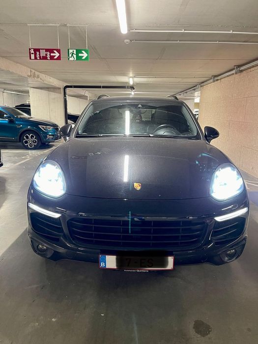 Porsche Cayenne Porsche Cayenne S , motor V8 ,  4,2 litri diesel 385 CP