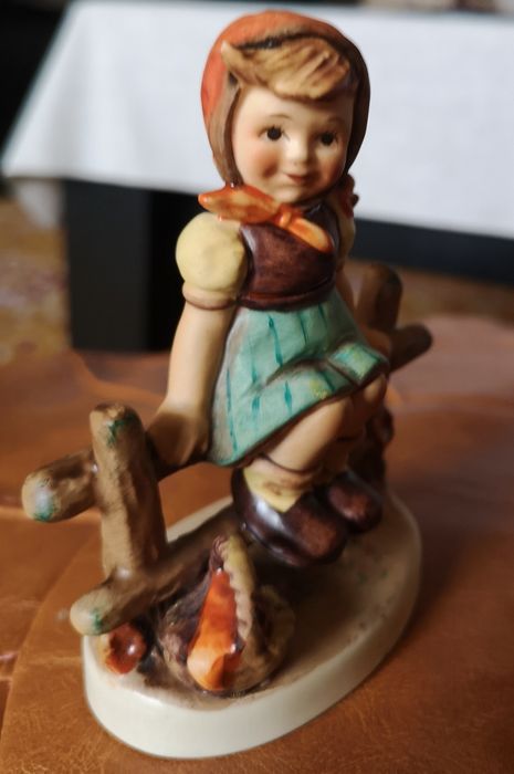 Винтидж фигурка Goebel, гръцка чаша, чиния с принт цветя