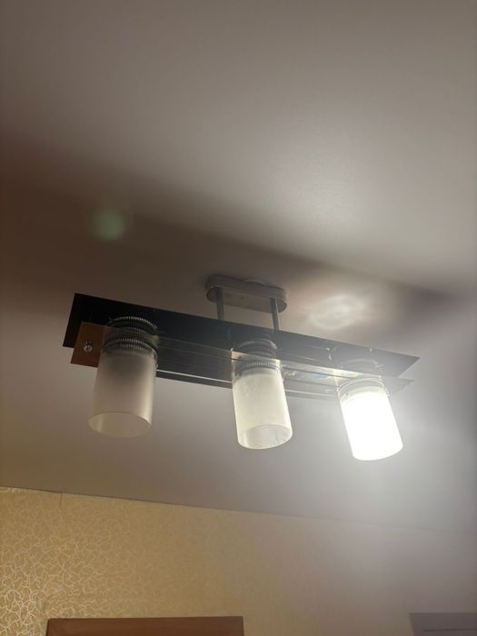 Продам люстры и гардины